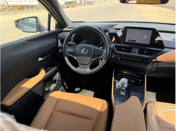 Car image 19