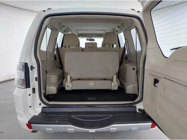 Car image 26