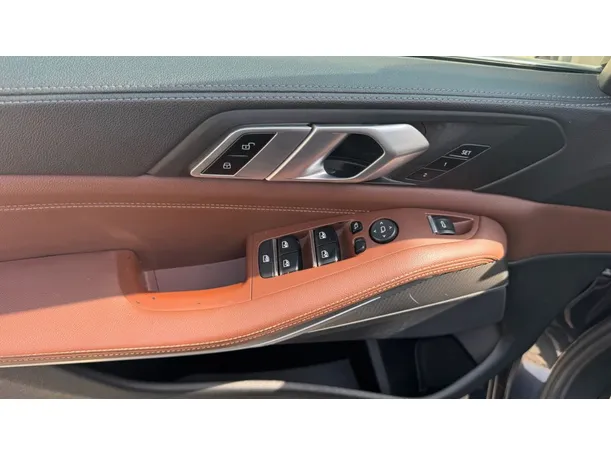 Car image 27