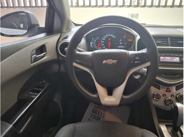 Car image 17