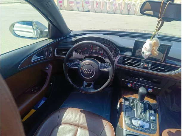 Car image 26