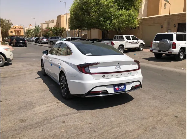 Car image 7