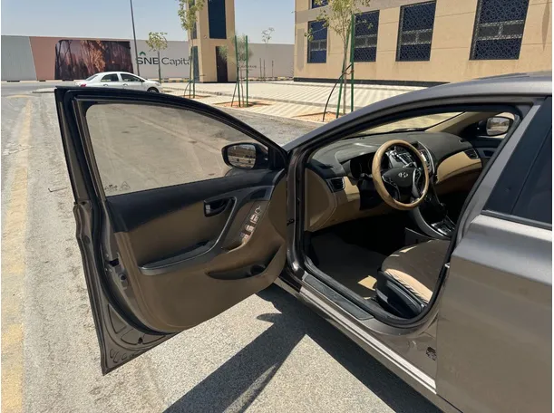 Car image 10