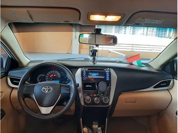 Car image 14