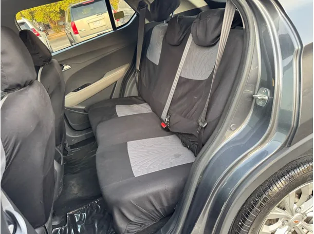 Car image 16