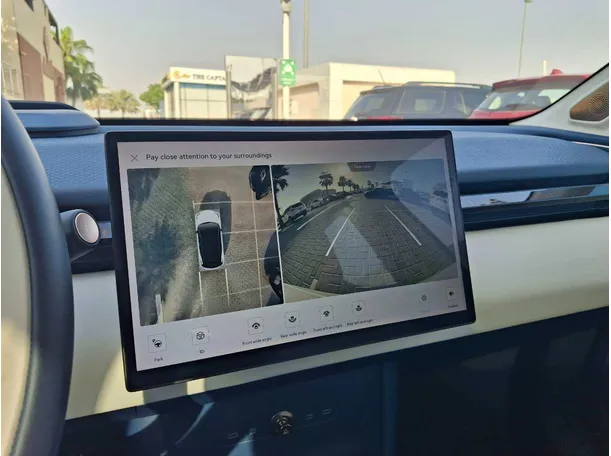 Car image 18