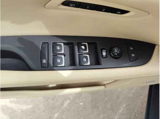 Car image 28