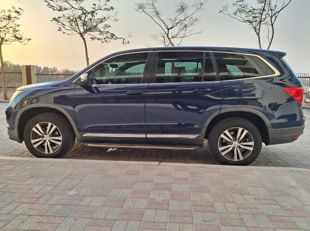 Car image 8
