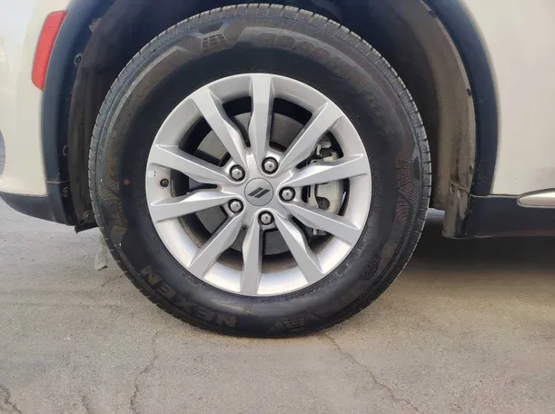 Car image 9