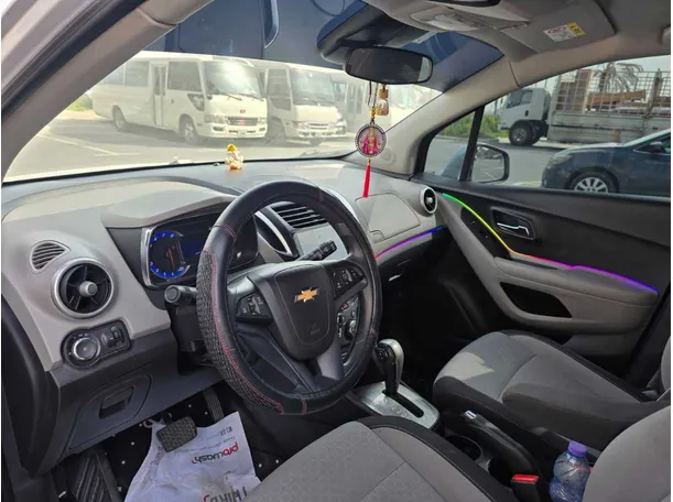 Car image 9