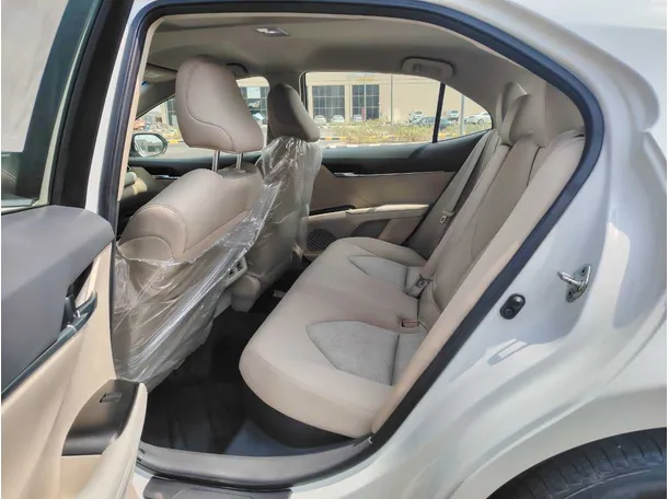 Car image 15