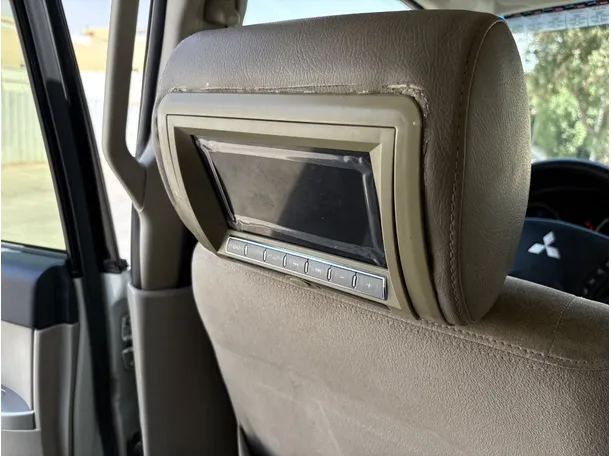 Car image 30