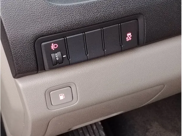Car image 30