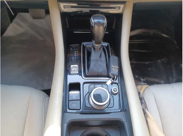 Car image 13