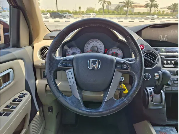 Car image 14