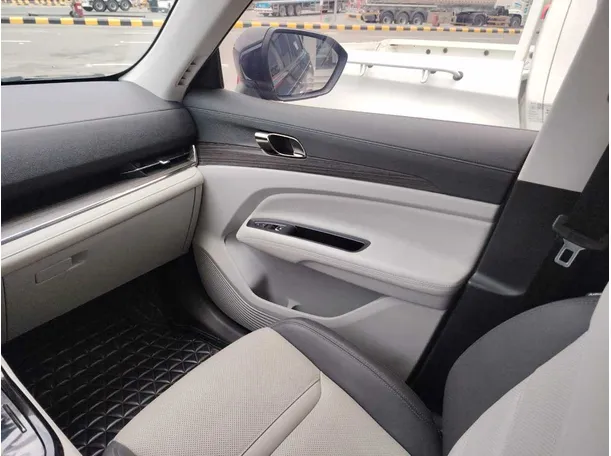 Car image 37