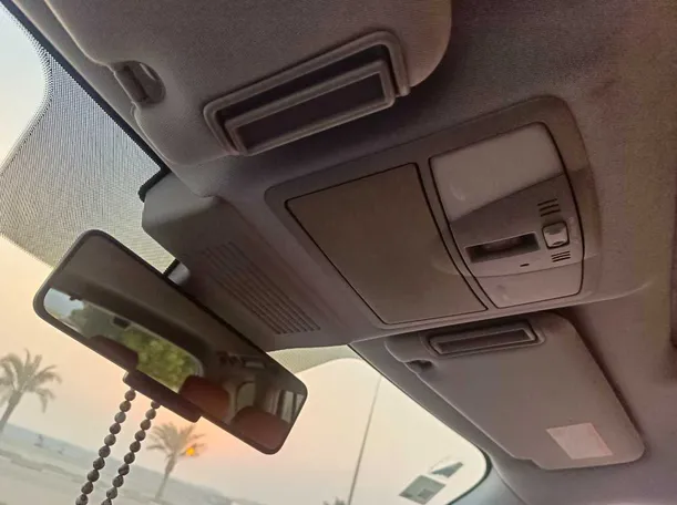 Car image 30