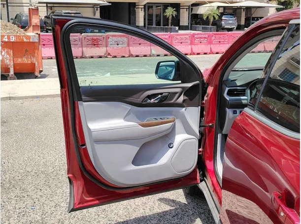 Car image 11