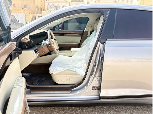 Car image 11