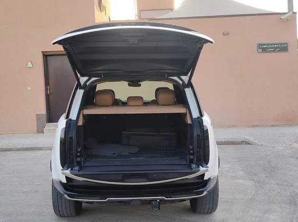 Car image 26