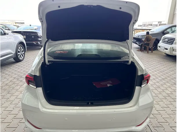 Car image 15