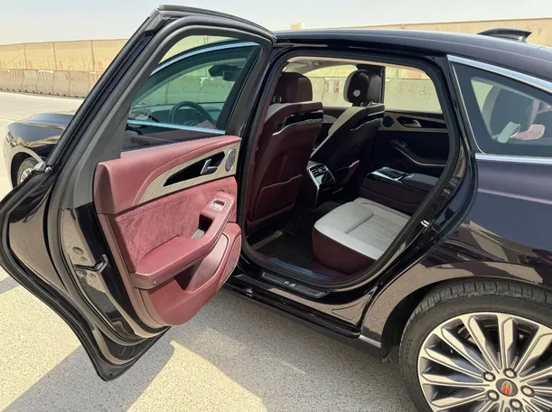 Car image 13