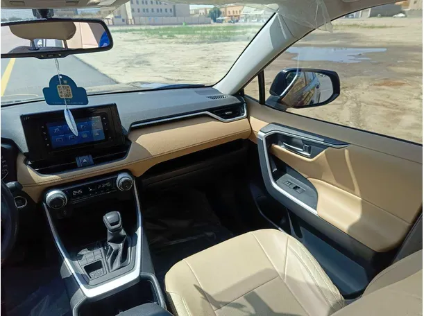Car image 32