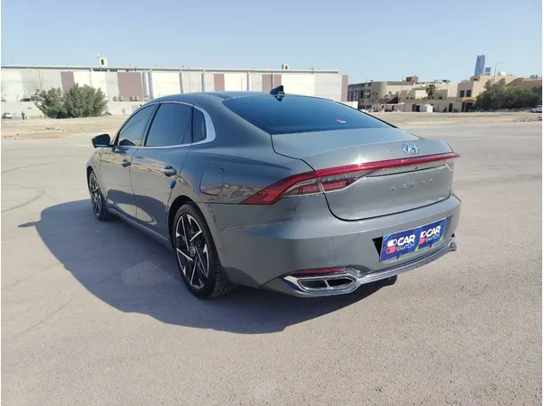 Car image 7