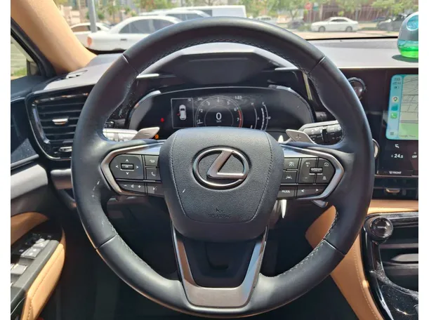 Car image 15