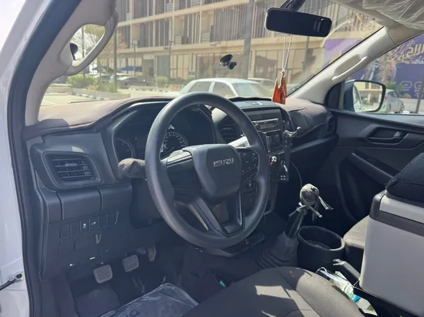 Car image 12
