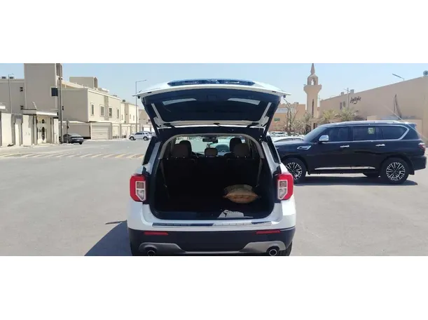 Car image 21