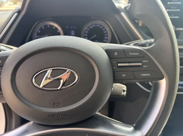 Car image 19