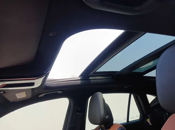Car image 25