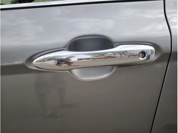 Car image 26