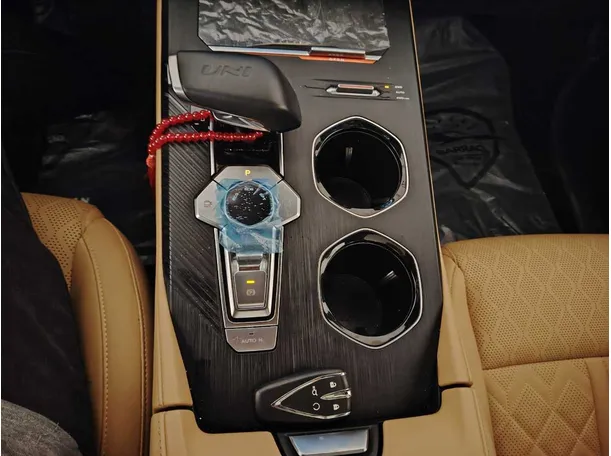 Car image 24