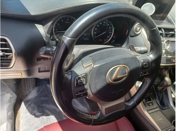 Car image 19