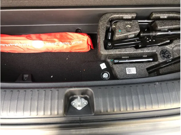 Car image 20