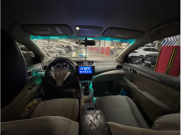 Car image 14