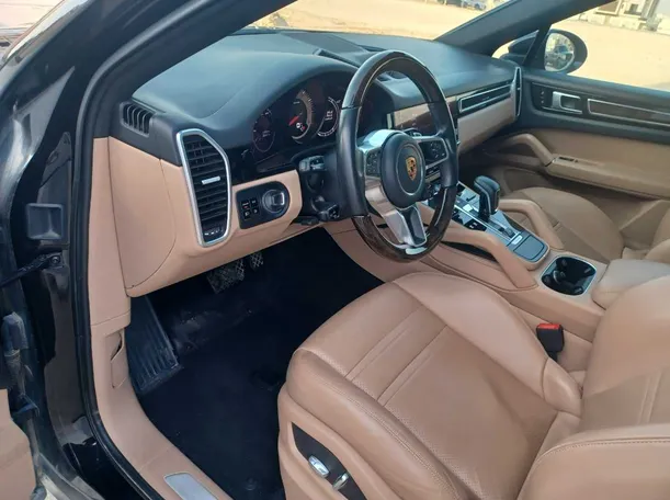 Car image 11