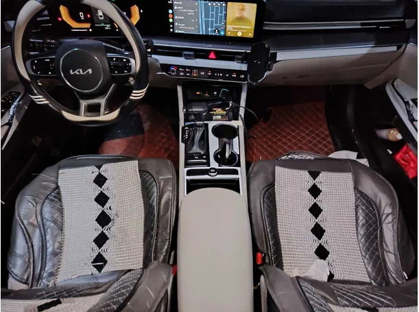 Car image 20