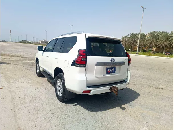 Car image 7