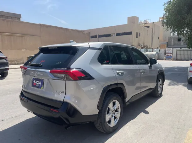 Car image 5