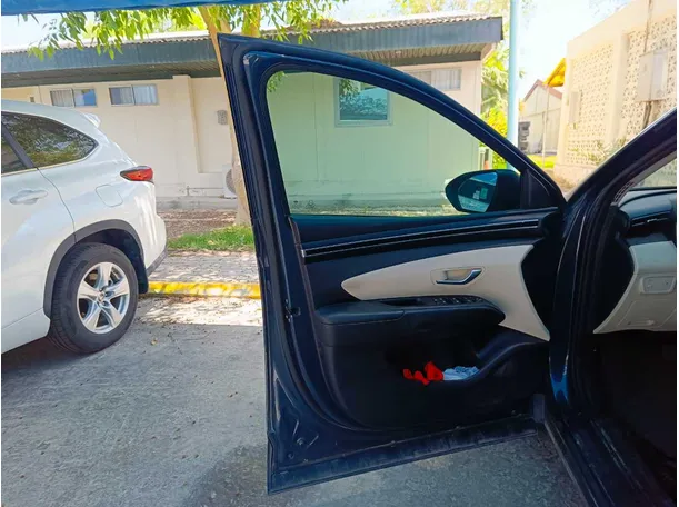Car image 11