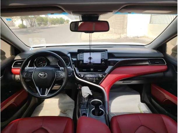 Car image 18