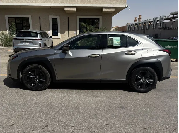 Car image 8
