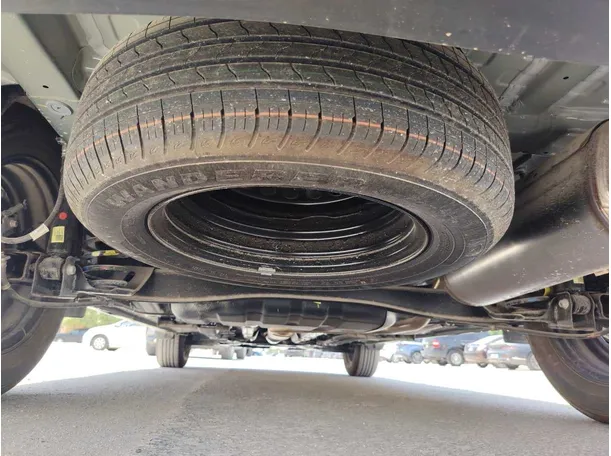 Car image 30