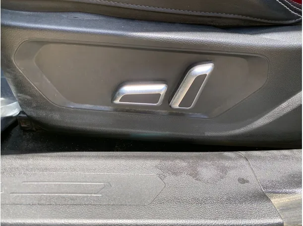 Car image 29