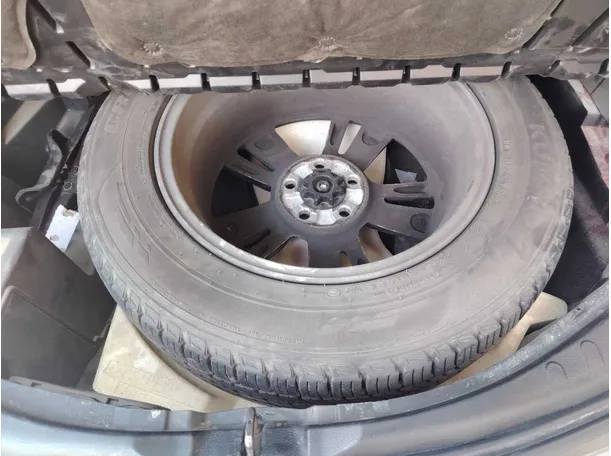 Car image 30
