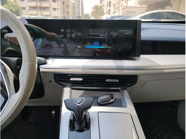 Car image 26