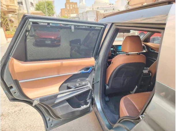 Car image 17